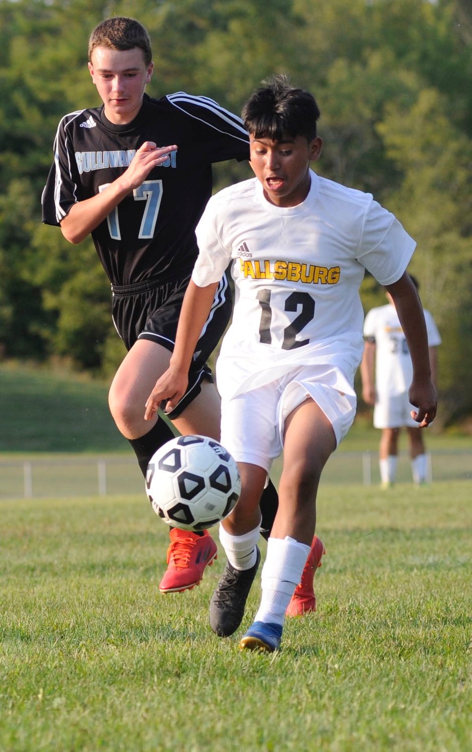 Hot-footin’ it. Sullivan West’s Ethan Hoch is in pursuit of Fallsburg’s Christian Garcia. Earlier in the match, Garcia scored the Comets’ first goal at the 23:00 minute mark in the opening frame.
